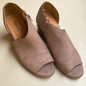 Quipid - Peep Toe Booties